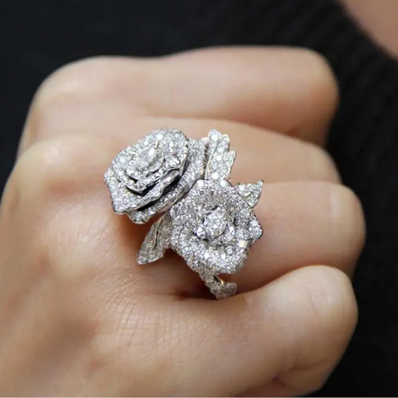 🎁 Silver Flower Statement Ring - Picture 4 of 5